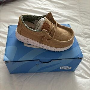 Hey Dude Wally Classic Casual Shoes in size 5c